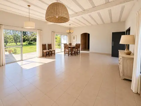 Casa 5 ambientes con 3 baños