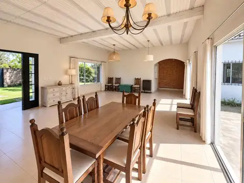 Casa en Venta con 2 cocheras