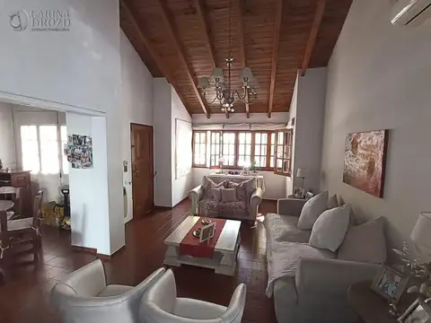 Casa 7 ambientes con 3 baños