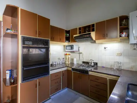 CASA CON PATIO QUINCHO COCHERA QUILMES