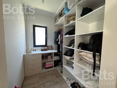 Casa en Venta con 4 cocheras