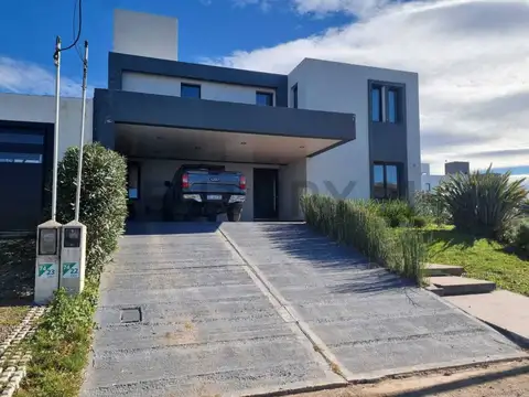 VENTA CASA 3 DORM TEJAS 4 MALAGUEÑO
