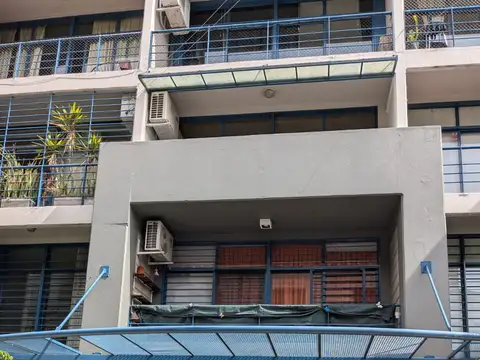 Monoambiente tipo loft , divisible , amplio al frente con balcon y  cochera