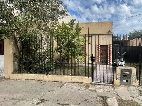 CASA 3 AMBIENTES CON GARAGE-GALPON CHICO Y TERRAZA