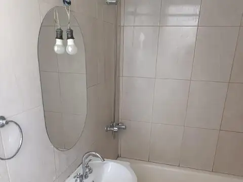 Monoambiente con balcón al frente