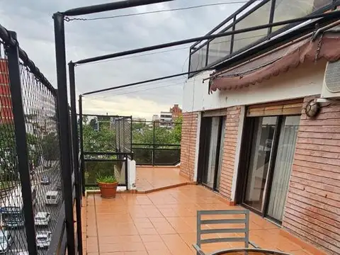 Semipiso excelente unico con super balcones aterrazados, 3 cocheras y baulera en DEVOTO R
