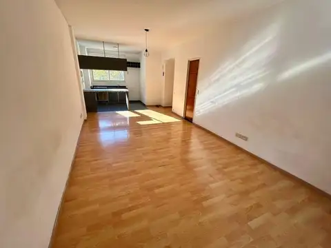 Monoambiente al frente en alquiler en Caballito Sur