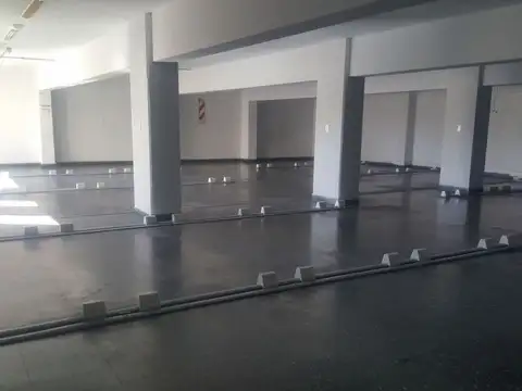 EXCELENTE EDIFICIO DE OFICINAS DE 5 PISOS CON ESTACIONAMIENTO - RECICLADO A NUEVO 