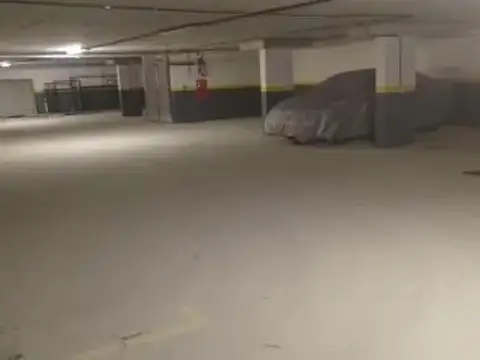 VENTA COCHERA FIJA  EN TORRE LUMIERE ALMAGRO A ESTRENAR