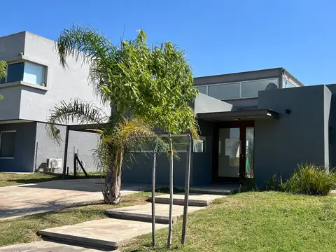 Casa en venta- Barrio Araucarias- Puertos- Escobar