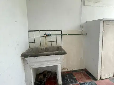 Alquiler de PH en Tolosa, interno, dos dormitorios y patio