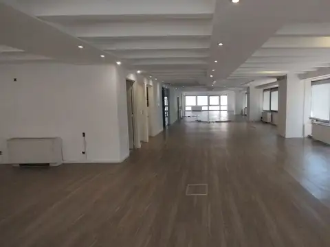 Oficina en Alquiler con 3 cocheras