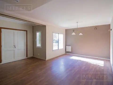 Casa 6 ambientes con 3 baños