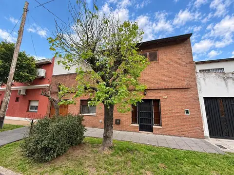 Casa 3 ambientes + dependecia en venta - Carapachay
