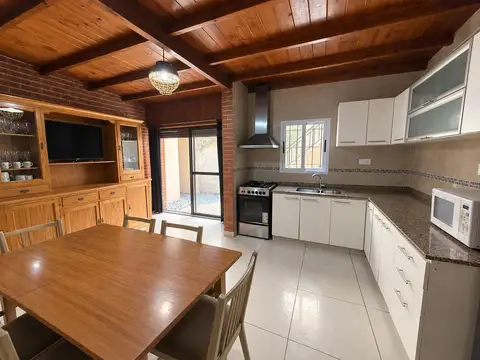 Casa 3 ambientes + dependecia en venta - Carapachay