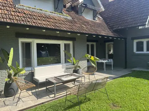 Casa en Alquiler Temporal con 4 cocheras