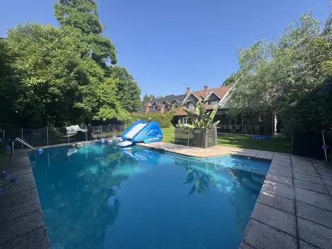 Exclusiva Casa en el Bajo de San Isidro | 4 Dormitorios (3 en Suite)   Dependencia |