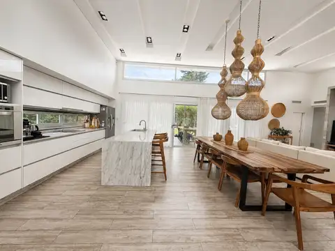Casa 5 ambientes con 3 baños
