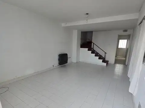Depto Tipo Casa en Venta de 3 ambientes