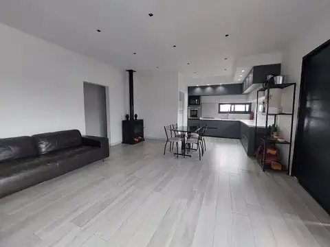 Casa 3 ambientes con 2 baños