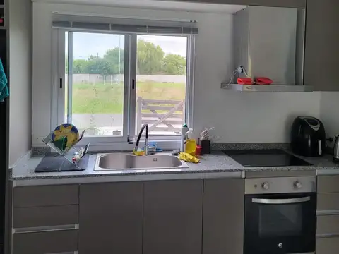 Casa 4 ambientes con 2 baños