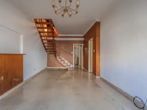 VENTA CASA 4 AMB. CON DEPENDENCIA. VILLA SARMIENTO.