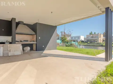 Casa 7 ambientes con 3 baños