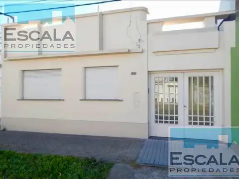 CASA DE 2 DORM CON PATIO Y COCHERA EN VENTA BELGRANO, ROSARIO