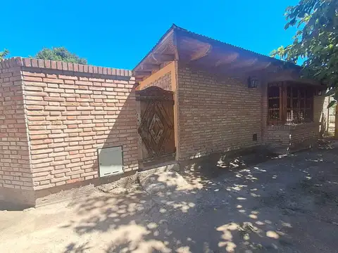 Casa 5 ambientes con 1 baño
