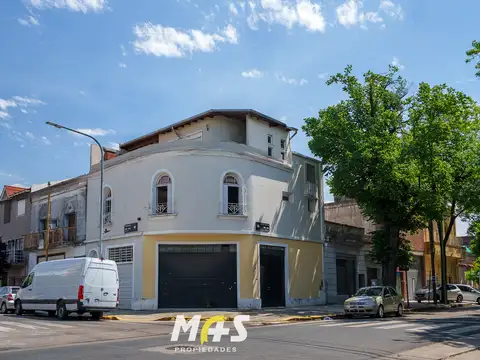 PH con entrada independiente en Villa Santa Rita – 4 ambientes, patio y terraza - VENTA CON RENTA