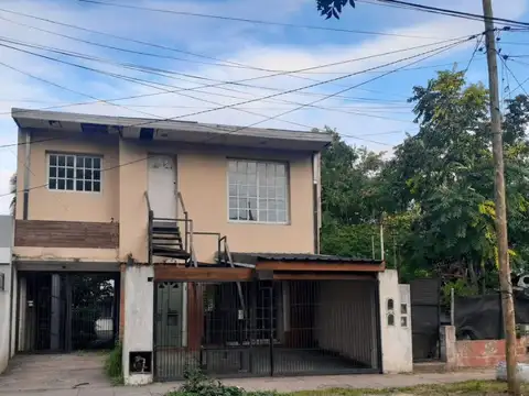 OPORTUNIDAD Ideal para 2 flias o 2 rentas, 2 viviendas,1 en pb,con cochera y otra en 1ºpiso