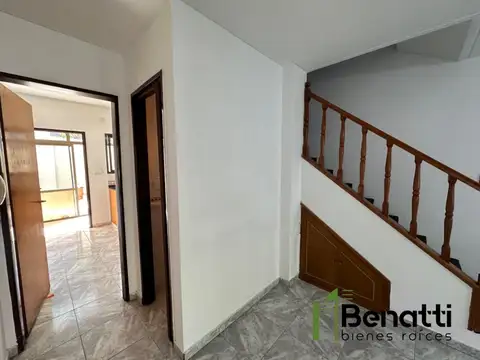 Triplex 4 ambientes con patio y cochera. VENTA DIRECTA