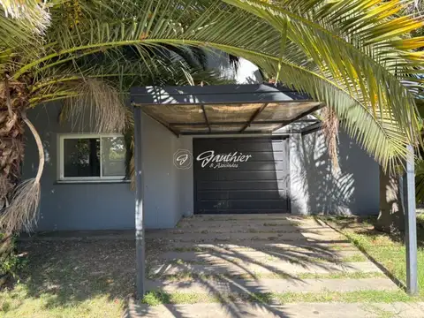 Casa en venta c/ cochera en Loma Verde