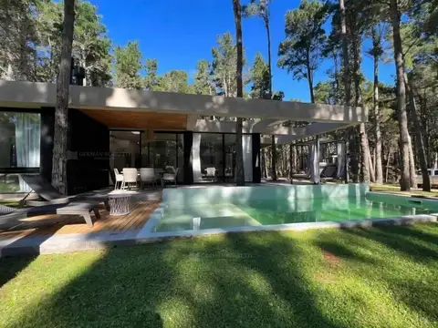 Casa Chalet  en Venta en Villa Robles, Pinamar, Costa Atlántica