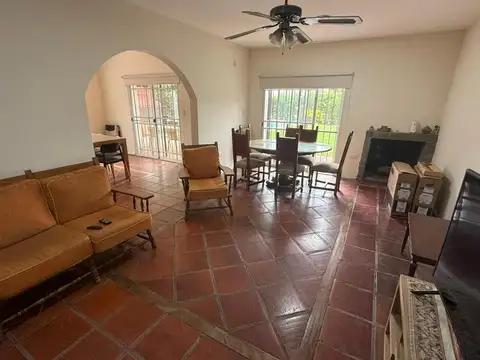 Casa en Venta con 2 cocheras