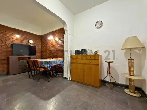 Venta | Departamento de 2 Dormitorios con patio (A RECICLAR) en Echesortu, Rosario