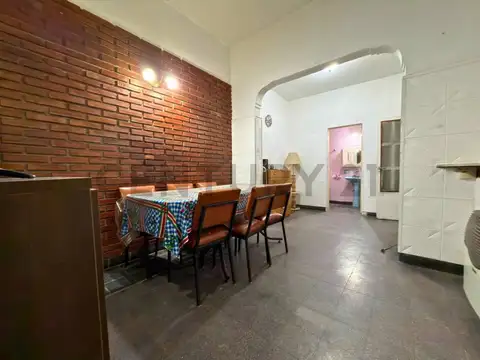 Venta | Departamento de 2 Dormitorios con patio (A RECICLAR) en Echesortu, Rosario
