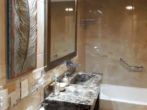 Casa en Venta con 7 cocheras