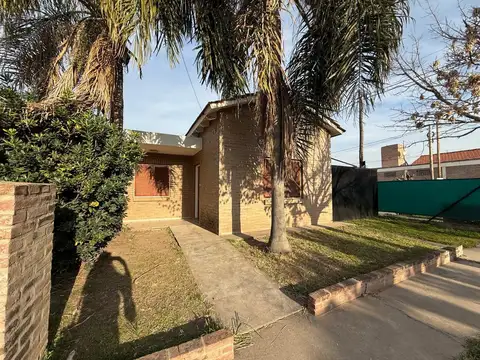 Casa en venta en Nuevo Urca – 3 dormitorios, patio amplio y galería