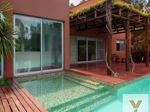 Casa en Venta con 2 cocheras