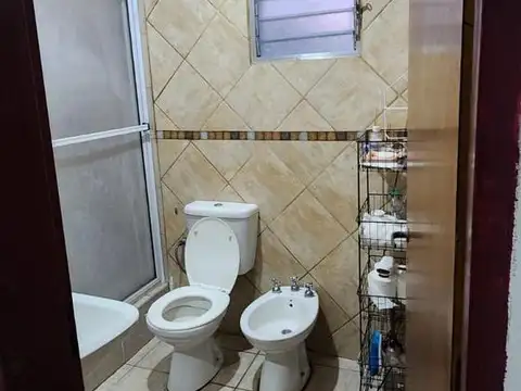 Casa 6 ambientes con 1 baño