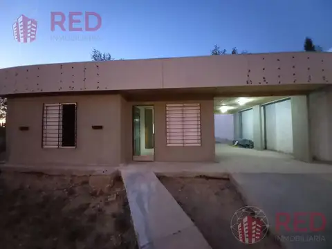 Vende casa de dos habitaciones en Barrio Las Lilas, Plottier