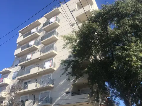 FLORES EN ALQUILER 1 AMBIENTE AL FRENTE con BALCÓN - TERRADA Y AVDA GAONA