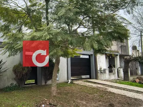 513 Bis E/ 23 y 24-Casa de 4 dormitorios, parque, quincho y cochera