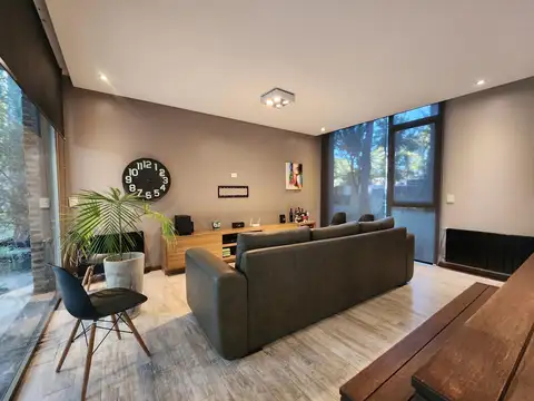 Casa en Venta con 4 cocheras
