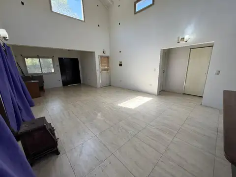 Casa en Alquiler en Barrio Exaltacion, $ 800.000