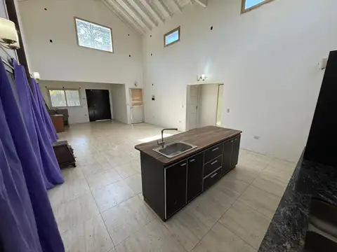 Casa 6 ambientes con 1 baño
