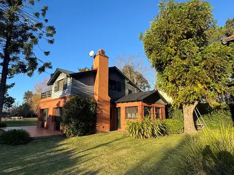 Casa 4 ambientes con 3 baños