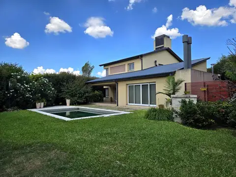 Se vende casa de 3 Dormitorios en Las Almenas