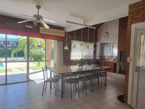 Casa en Venta con 6 cocheras